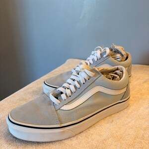 Vans Old Skool Skate Shoes Women’s 9 Baby Blue Suede Canvas Lace Up Sneakers
